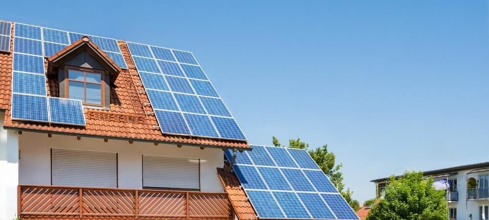 ¿Cuánto puedes ahorrar con placas solares en España en 2026?